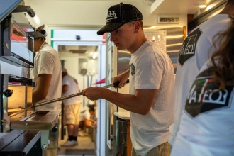 Frühstück, Getränke und Street Food! Am Schitterhof Campingplatz wirst du von 07:00 bis 22:00 Uhr von MATTEO und MAMAS TACOS frisch bekocht.